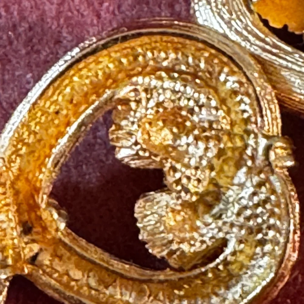 Escada Signed Vintage Gold Tone Ribbon Knot Clip On Earrings - Picture 2 of 5